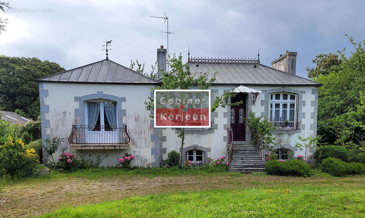 Maison à PLOUEGAT-GUERAND