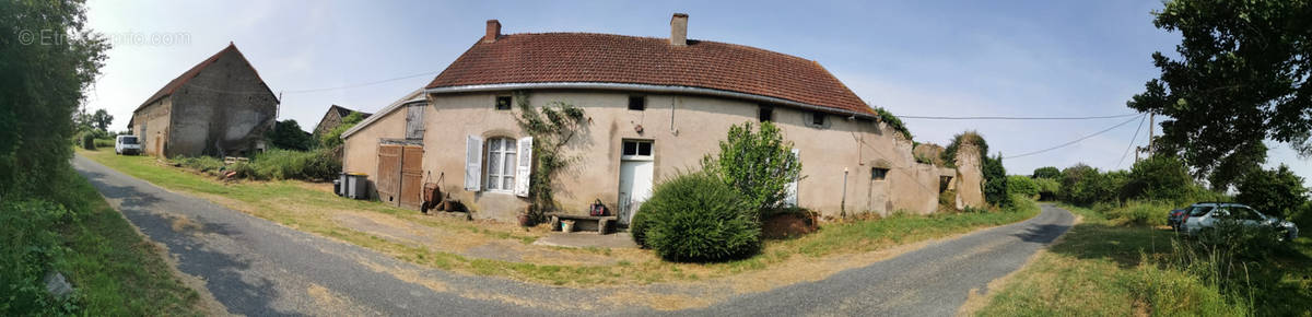 Maison à SAINT-PRIEST-EN-MURAT