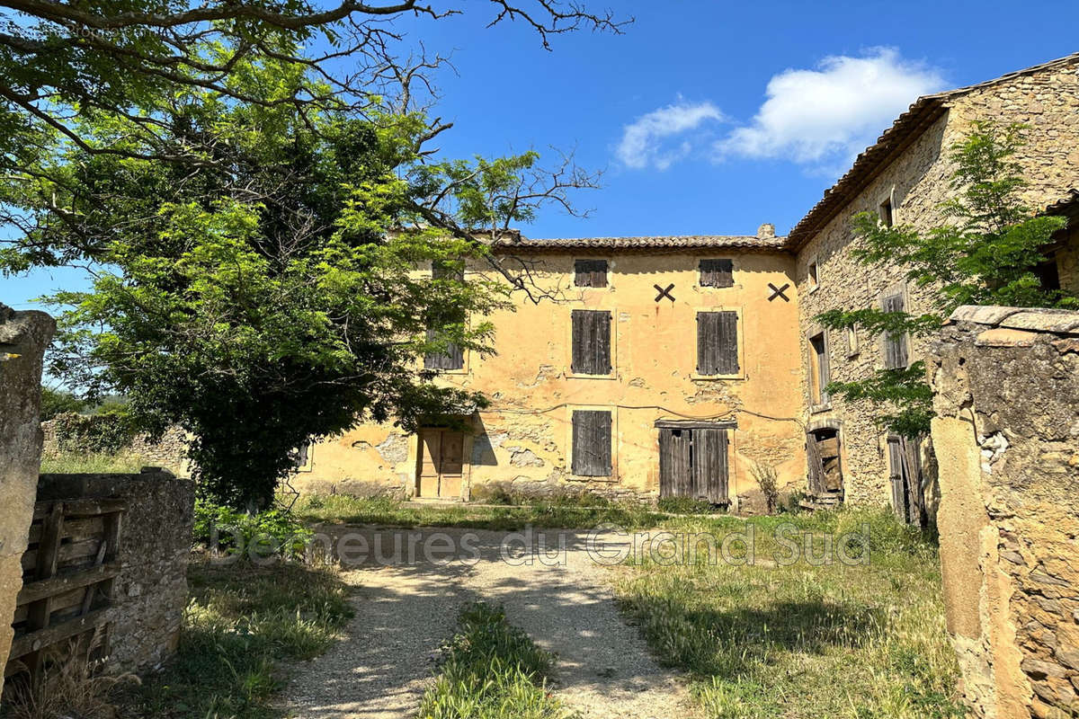 Maison à LAUDUN-L&#039;ARDOISE