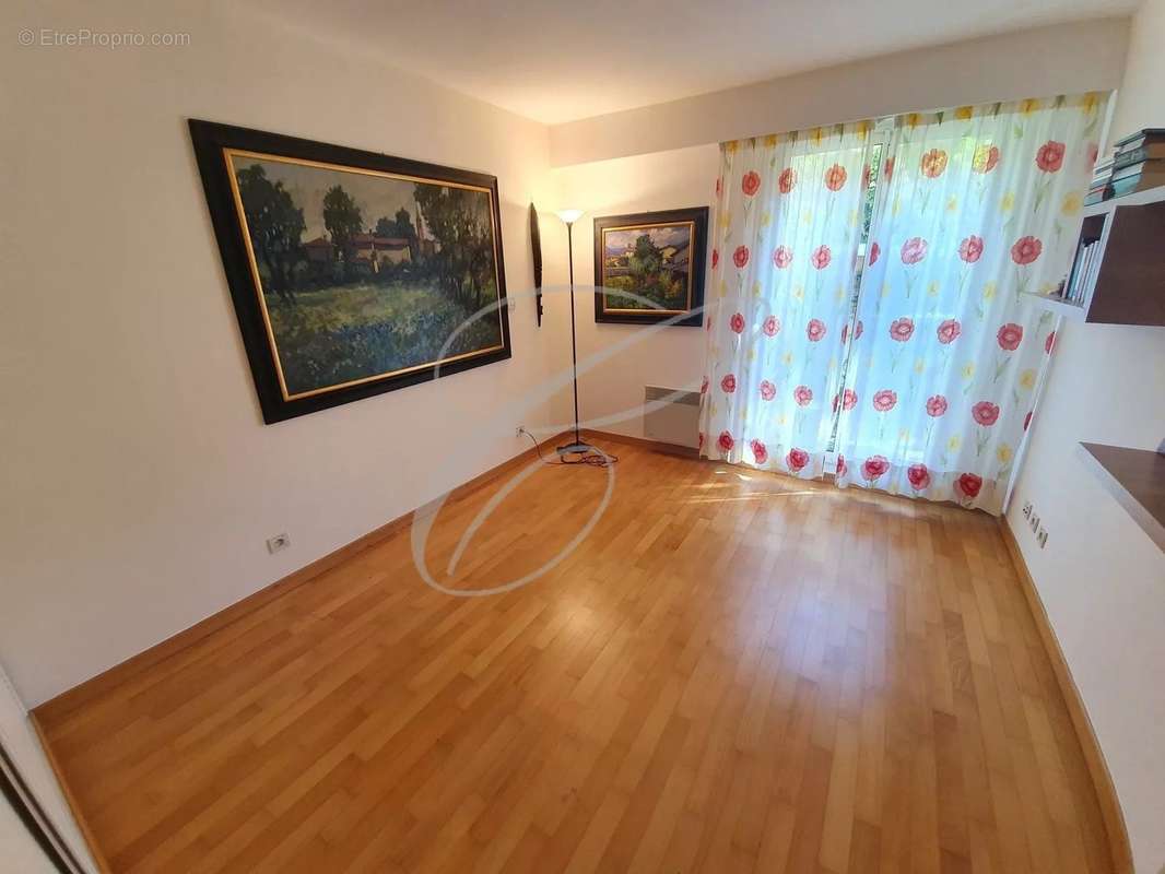 Appartement à ROQUEBRUNE-CAP-MARTIN