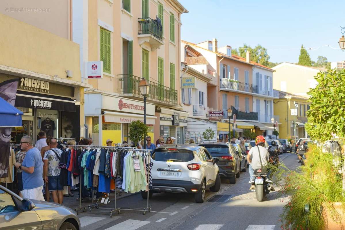 Commerce à LE LAVANDOU