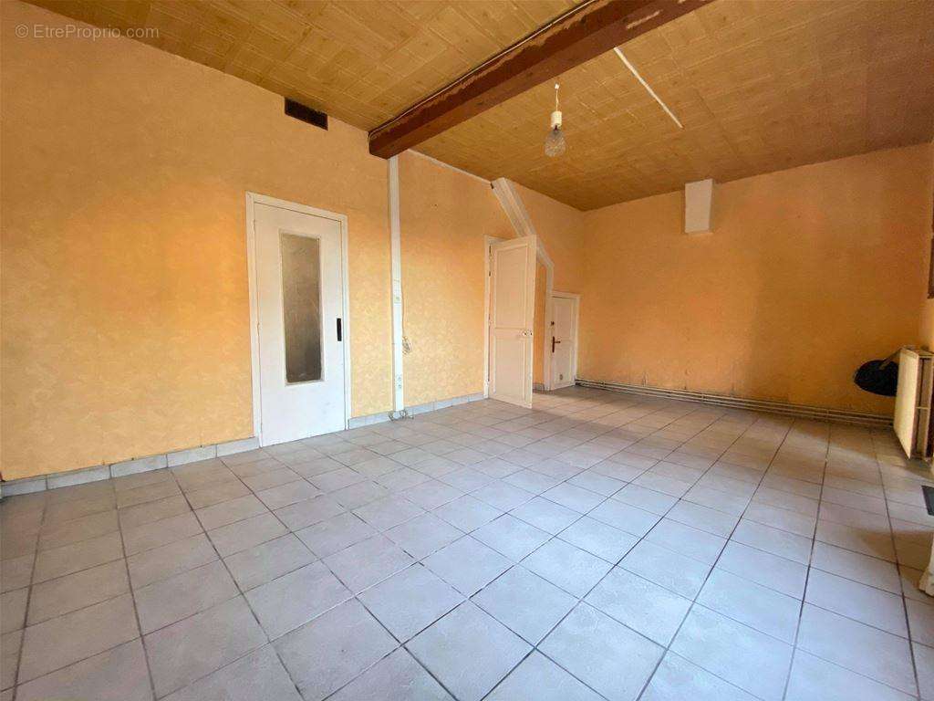 Le séjour spacieux de 26 m² - Maison à LAON