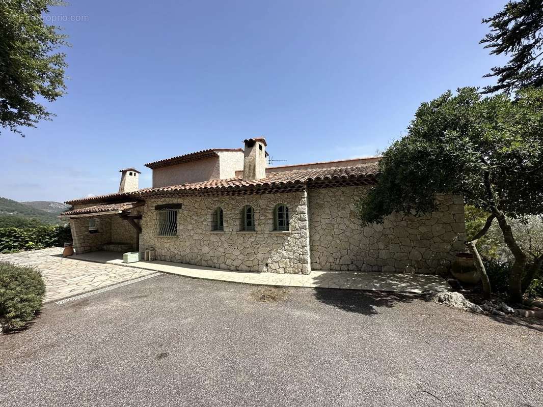 Maison à TOURRETTES-SUR-LOUP