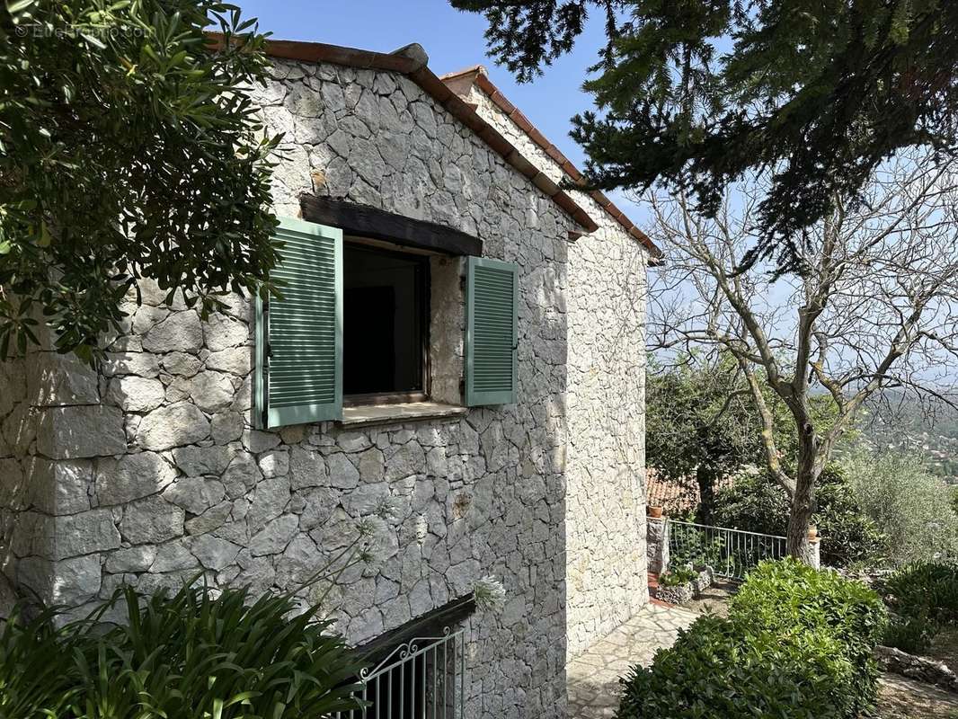 Maison à TOURRETTES-SUR-LOUP