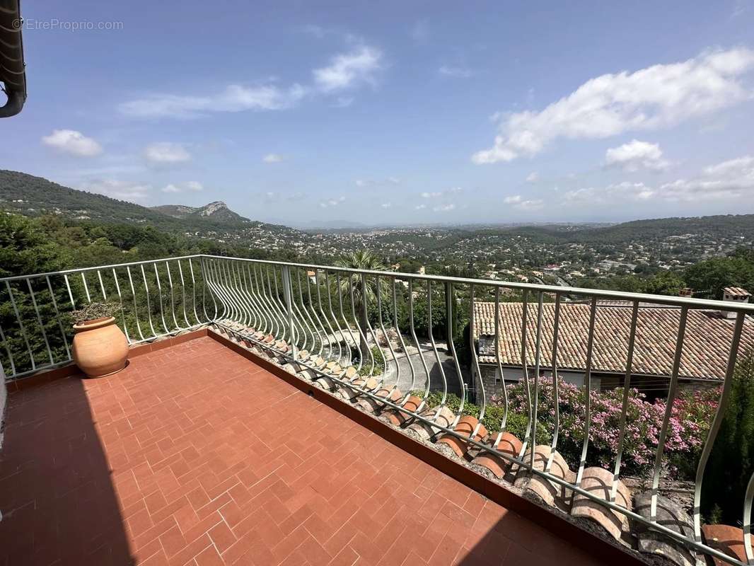 Maison à TOURRETTES-SUR-LOUP