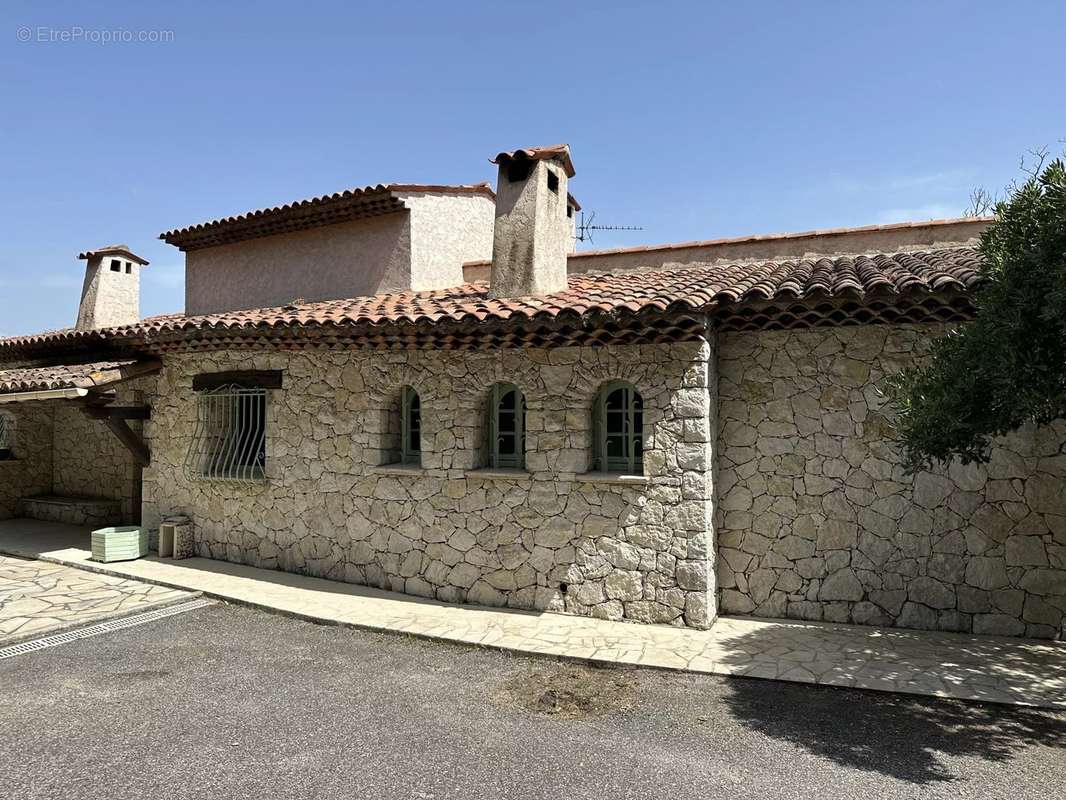 Maison à TOURRETTES-SUR-LOUP