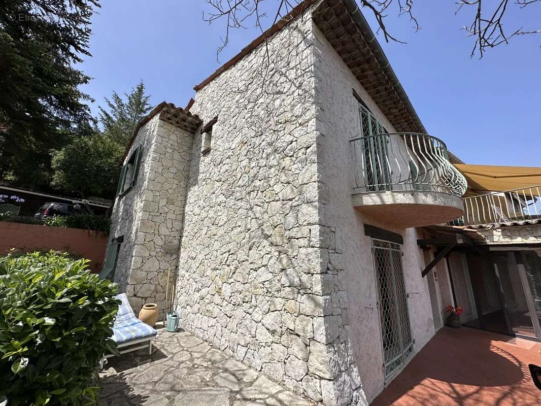 Maison à TOURRETTES-SUR-LOUP