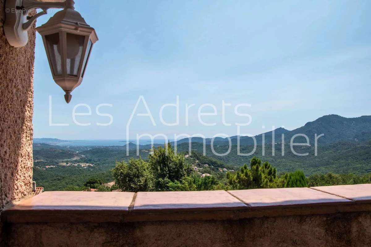 Maison à LES ADRETS-DE-L&#039;ESTEREL