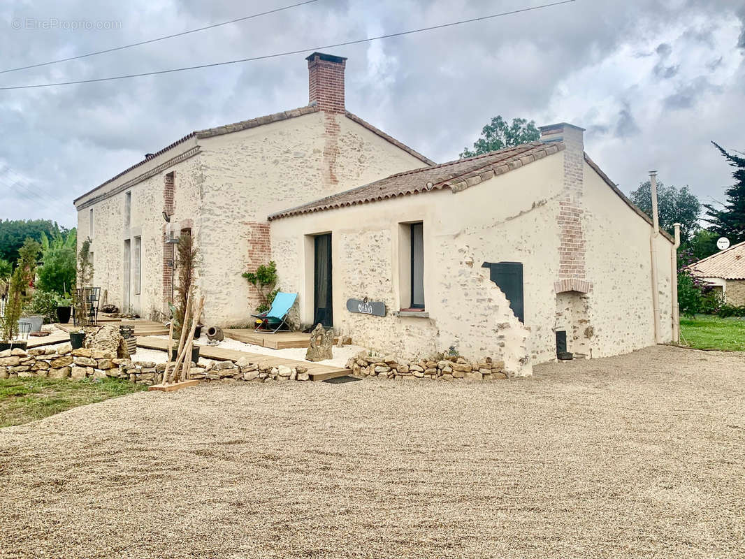 Maison à MOUTIERS-LES-MAUXFAITS