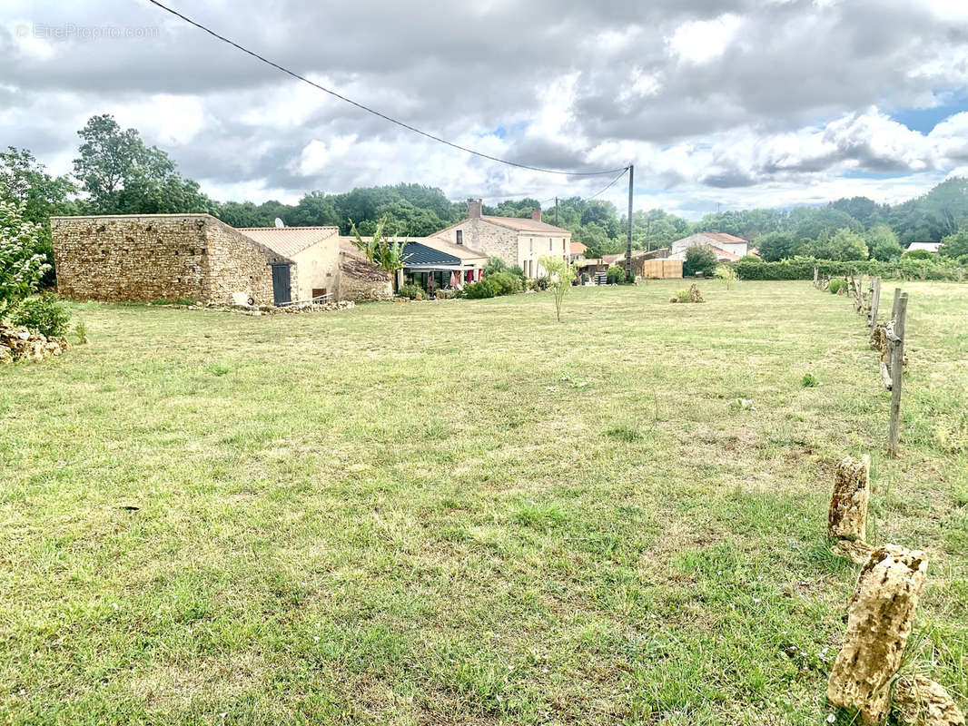 Maison à MOUTIERS-LES-MAUXFAITS