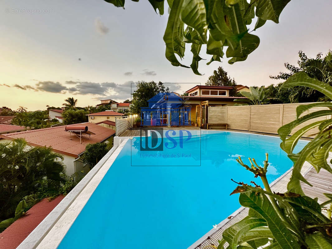 piscine et terrasse - Maison à LA POSSESSION