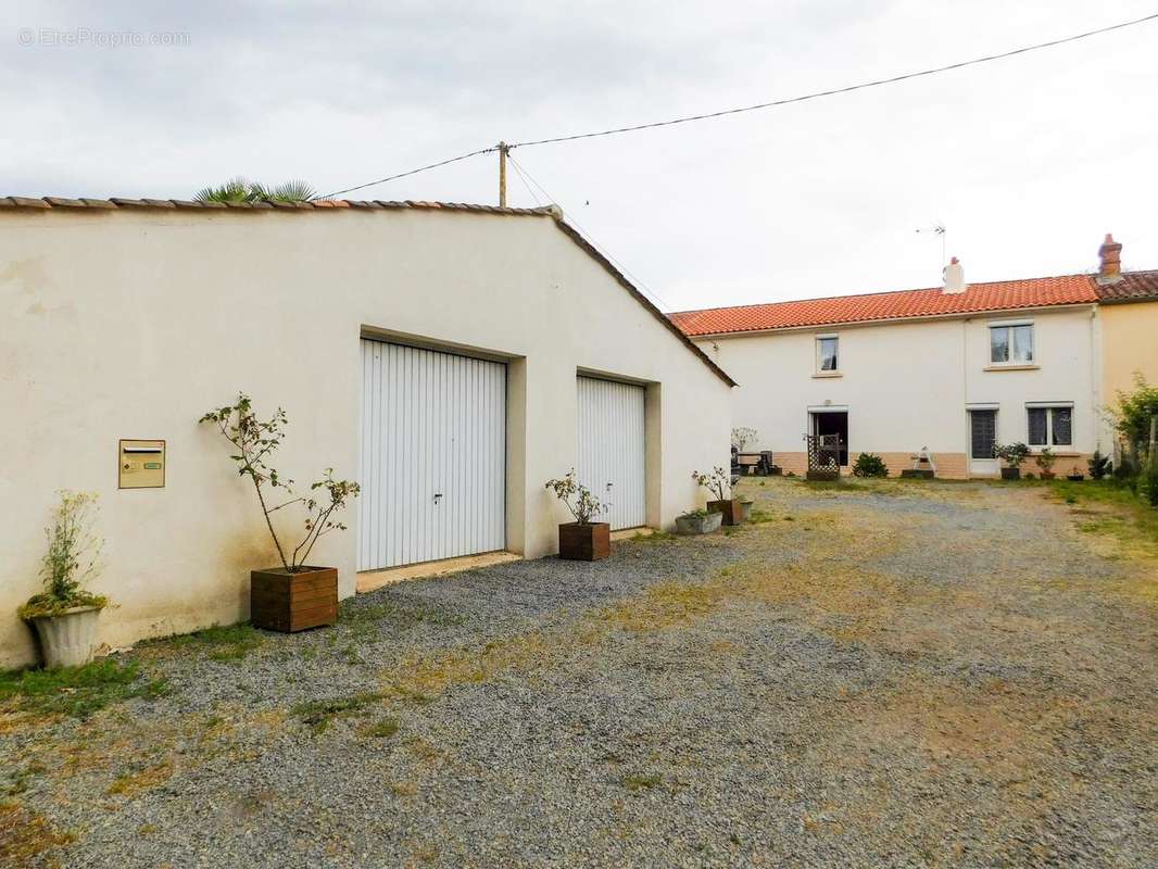 Venez découvrir cette maison en village ! - Maison à CHANTONNAY