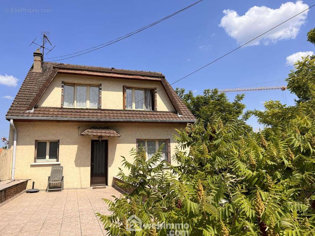 Maison individuelle non mitoyenne, - Maison à VITRY-SUR-SEINE