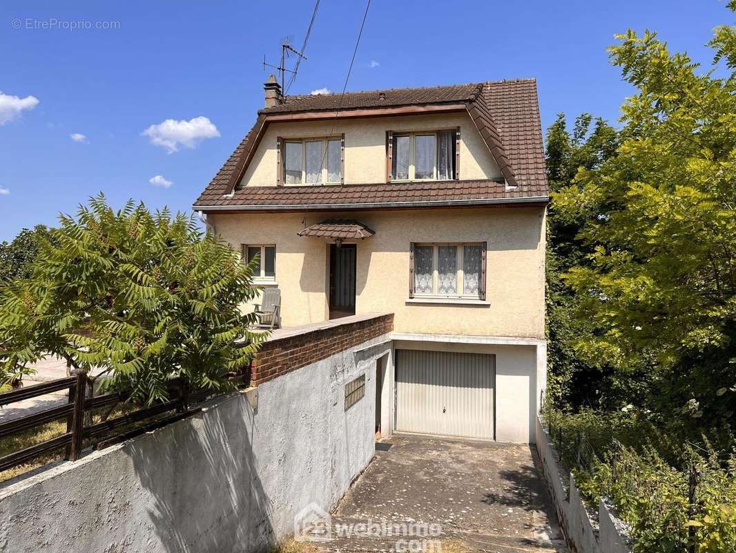 Maison individuelle, non mitoyenne - Maison à VITRY-SUR-SEINE