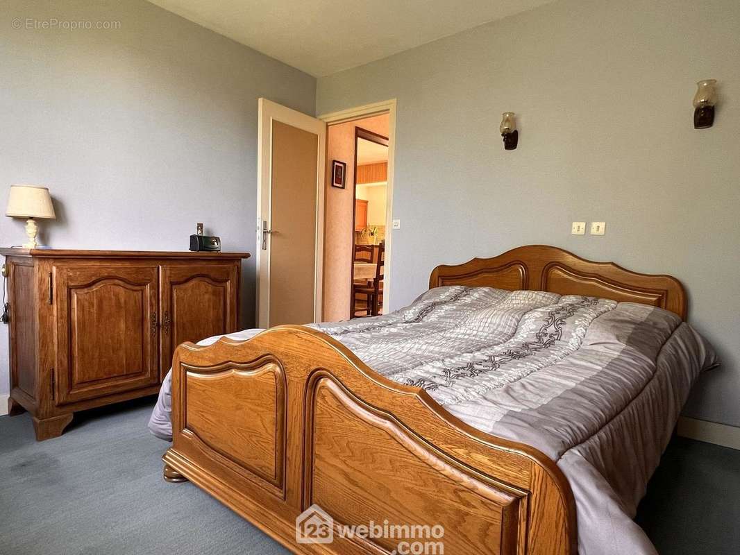 Une chambre de 12,13 m2 - Maison à VITRY-SUR-SEINE