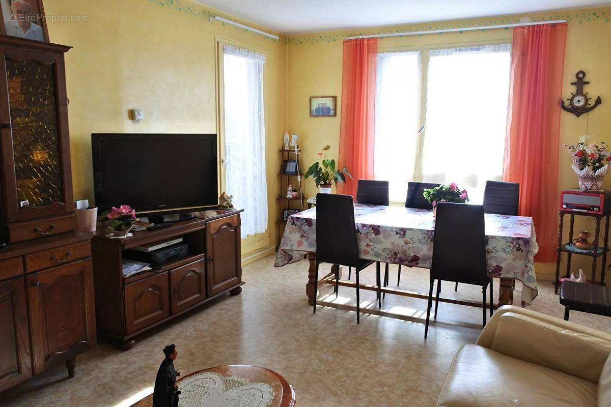 Appartement à BOURG-DE-PEAGE