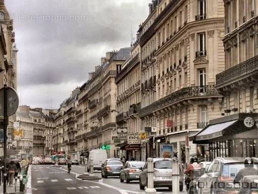 Commerce à PARIS-9E