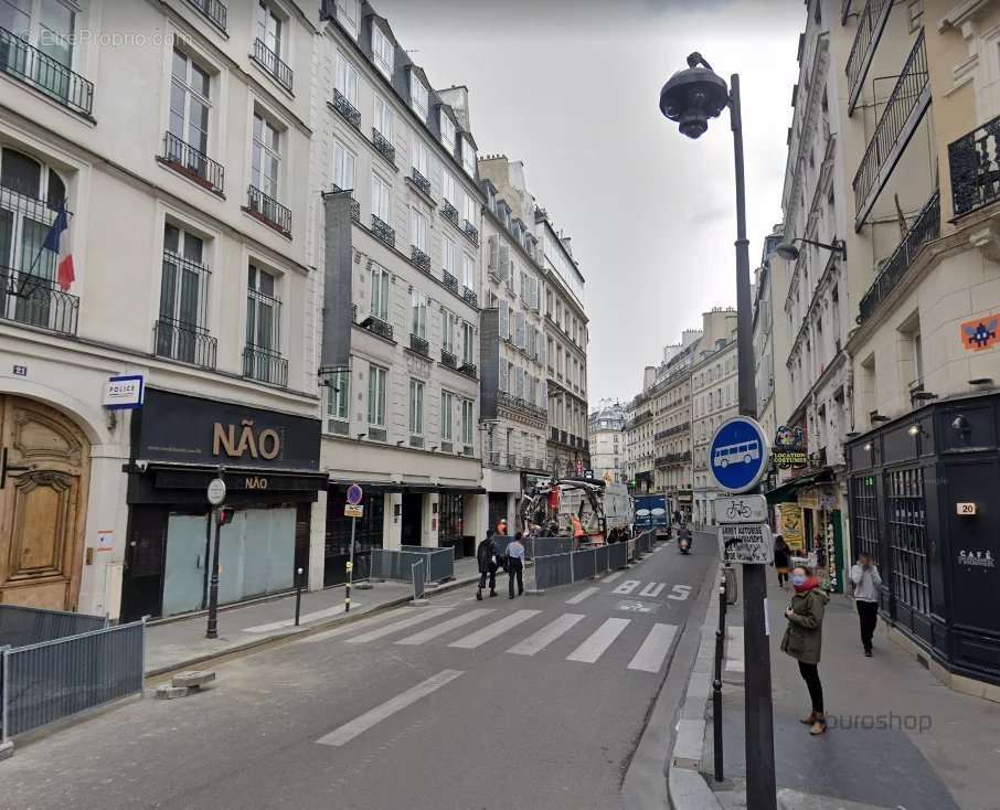 Commerce à PARIS-9E