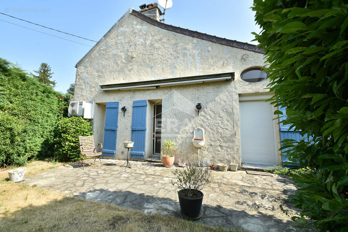 Maison à CRESPIERES