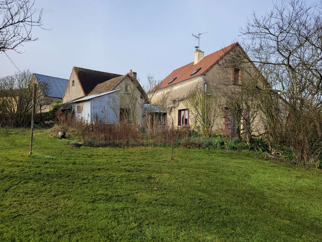 Maison à ASNIERES-SUR-VEGRE