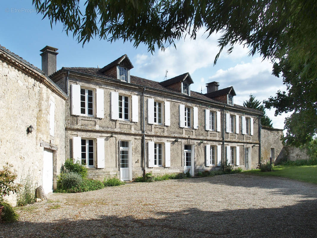 Maison à BEAUVILLE