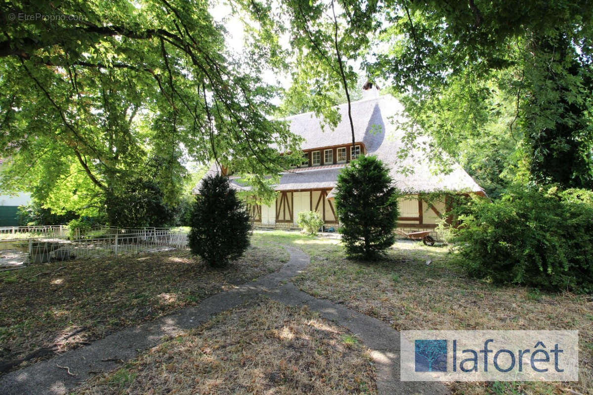 Maison à SAINTE-GENEVIEVE-DES-BOIS