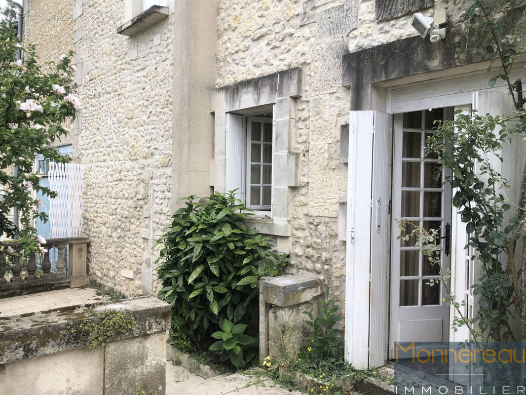 Maison à BARBEZIEUX-SAINT-HILAIRE