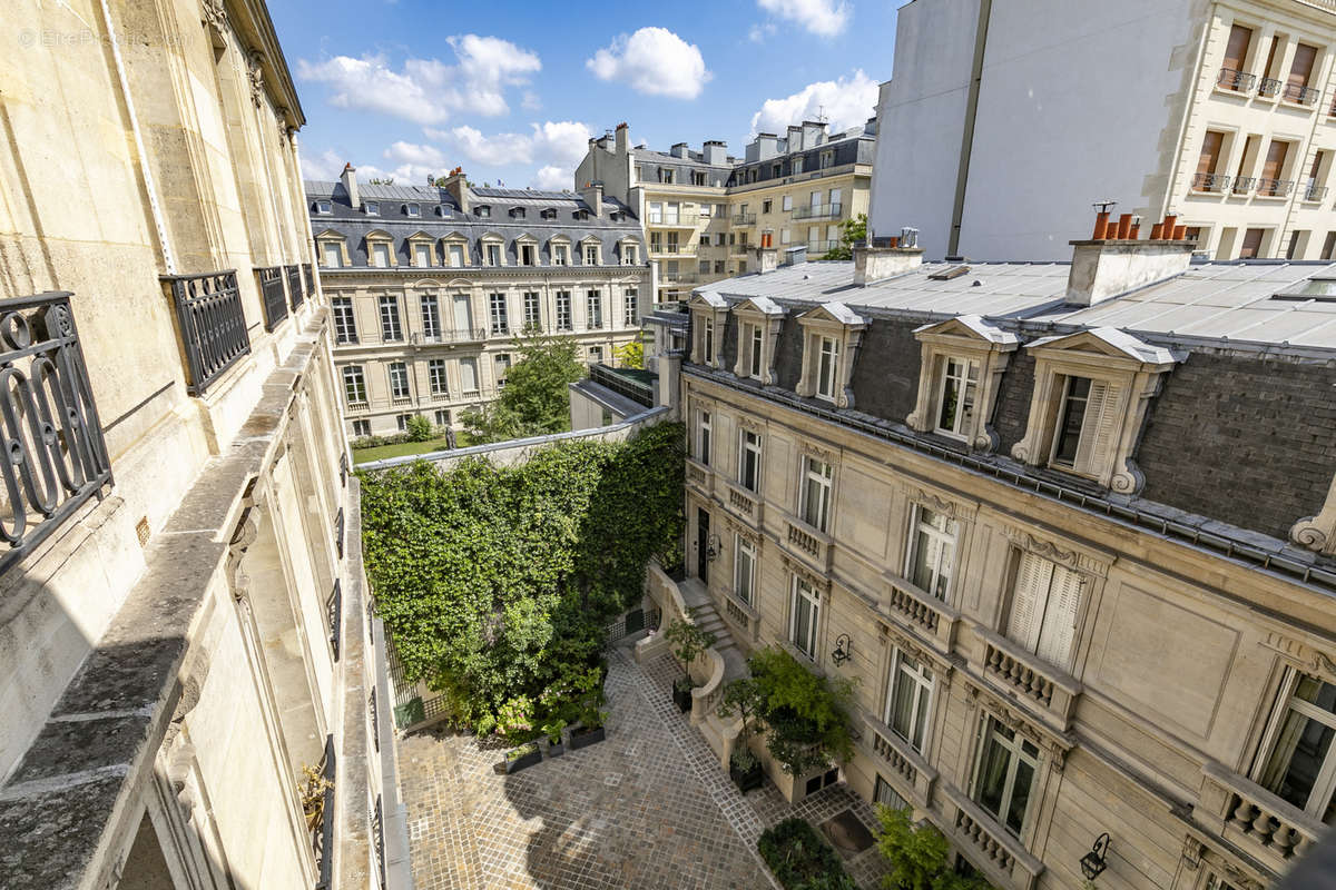 Appartement à PARIS-7E