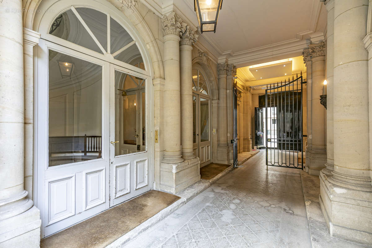 Appartement à PARIS-7E