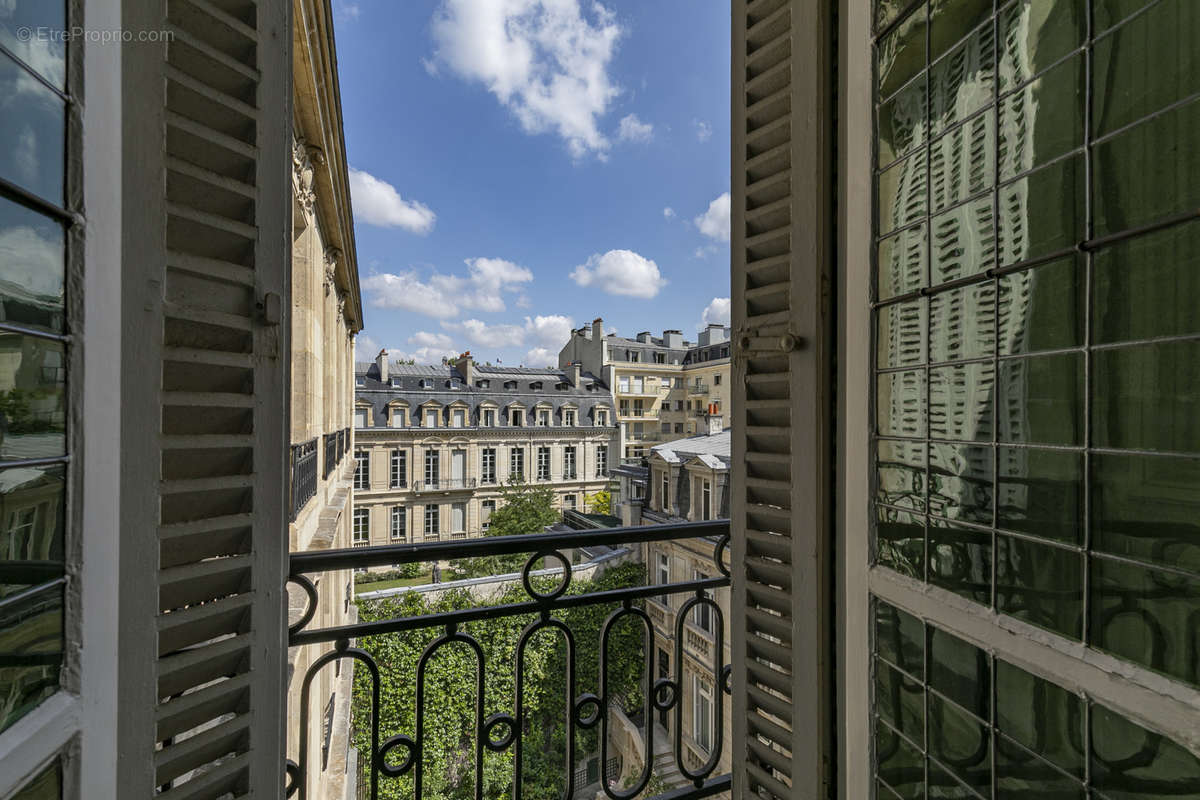 Appartement à PARIS-7E