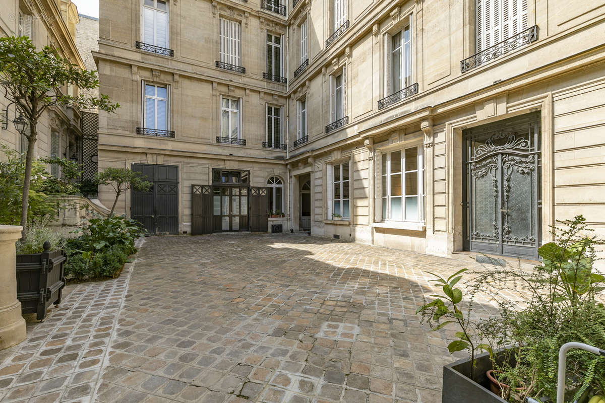 Appartement à PARIS-7E