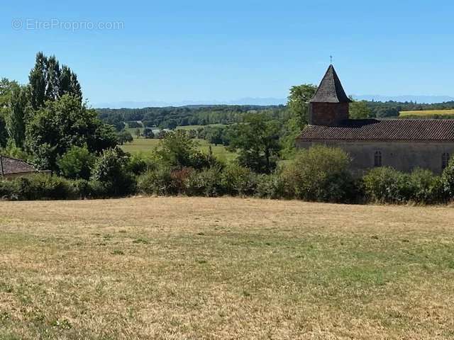 Terrain à ESPAS