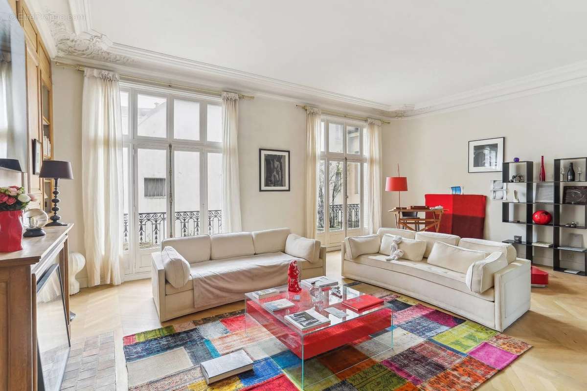 Appartement à PARIS-8E