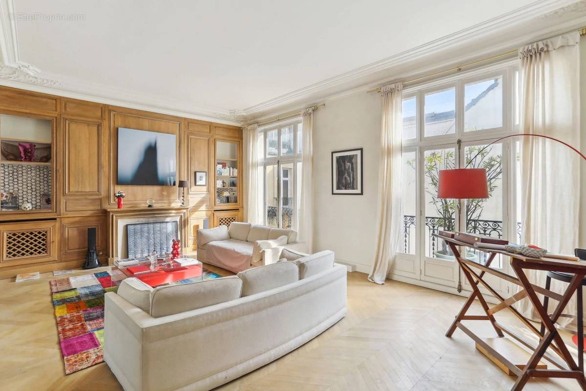 Appartement à PARIS-8E