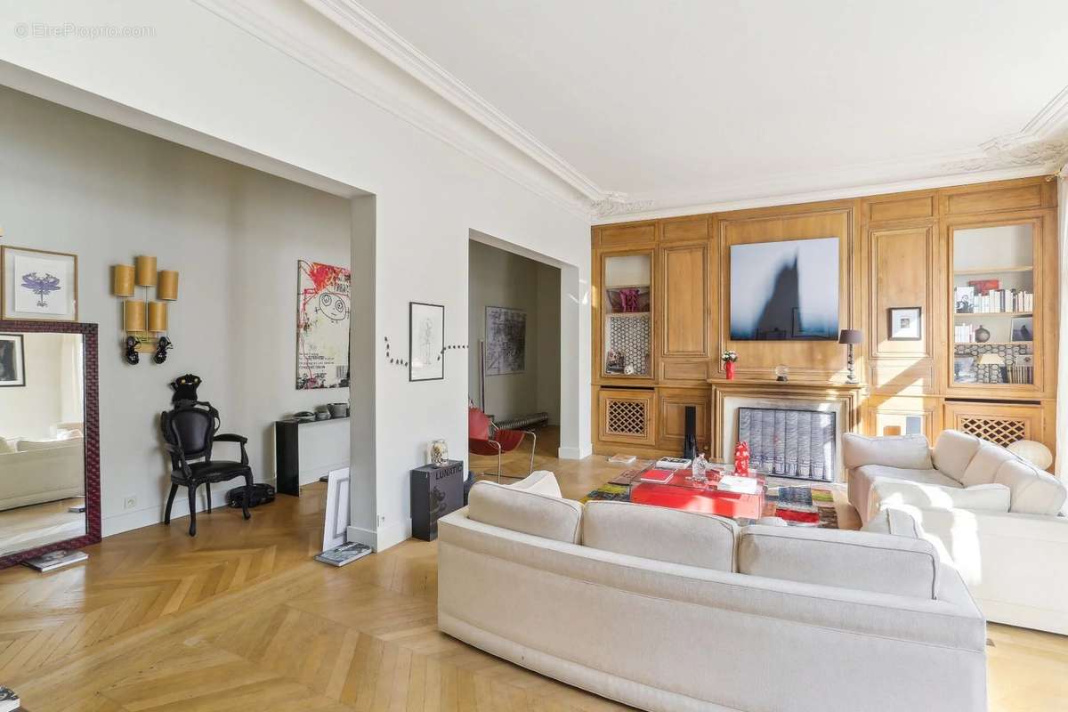 Appartement à PARIS-8E