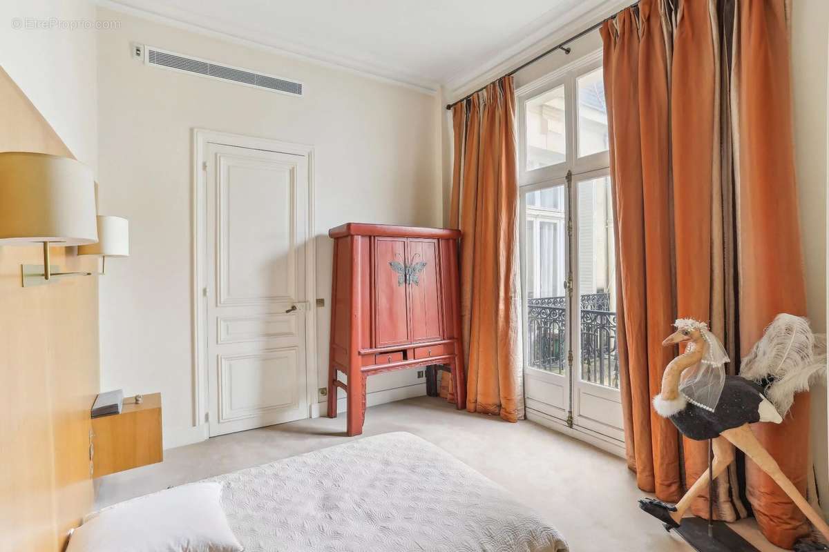 Appartement à PARIS-8E