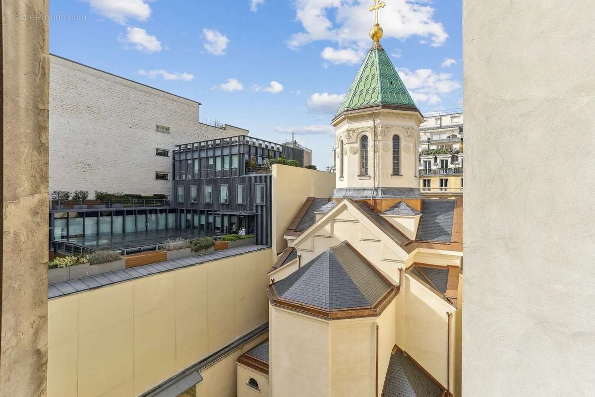 Appartement à PARIS-8E