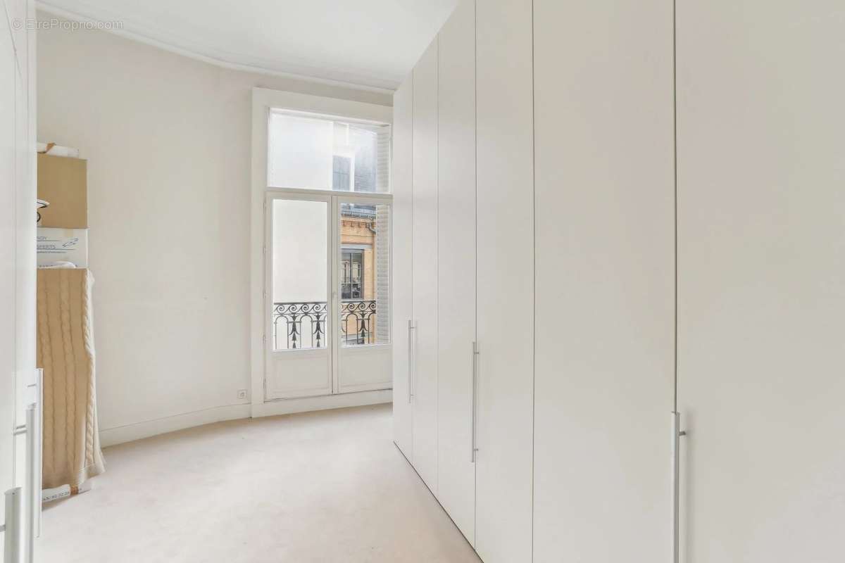 Appartement à PARIS-8E