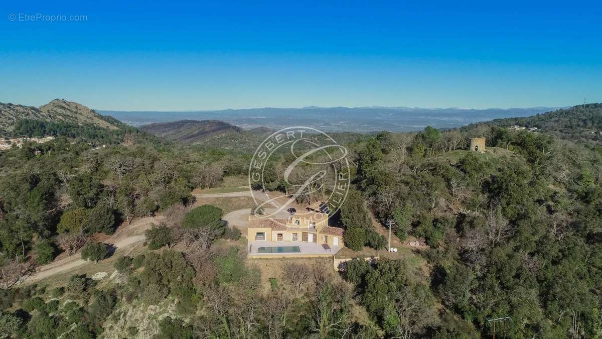 Maison à LA GARDE-FREINET