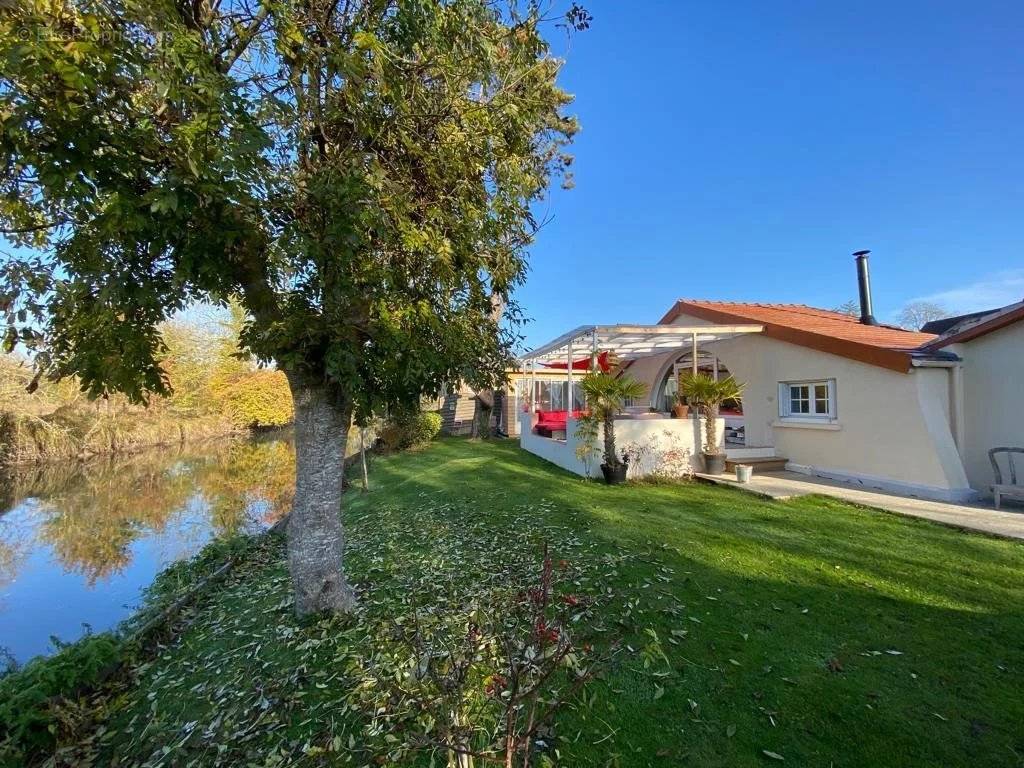 Maison à CHERISY