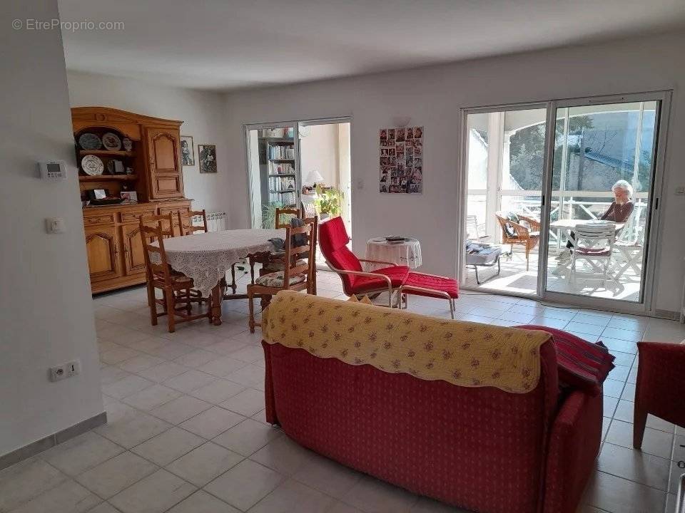 Appartement à BAGNOLS-SUR-CEZE