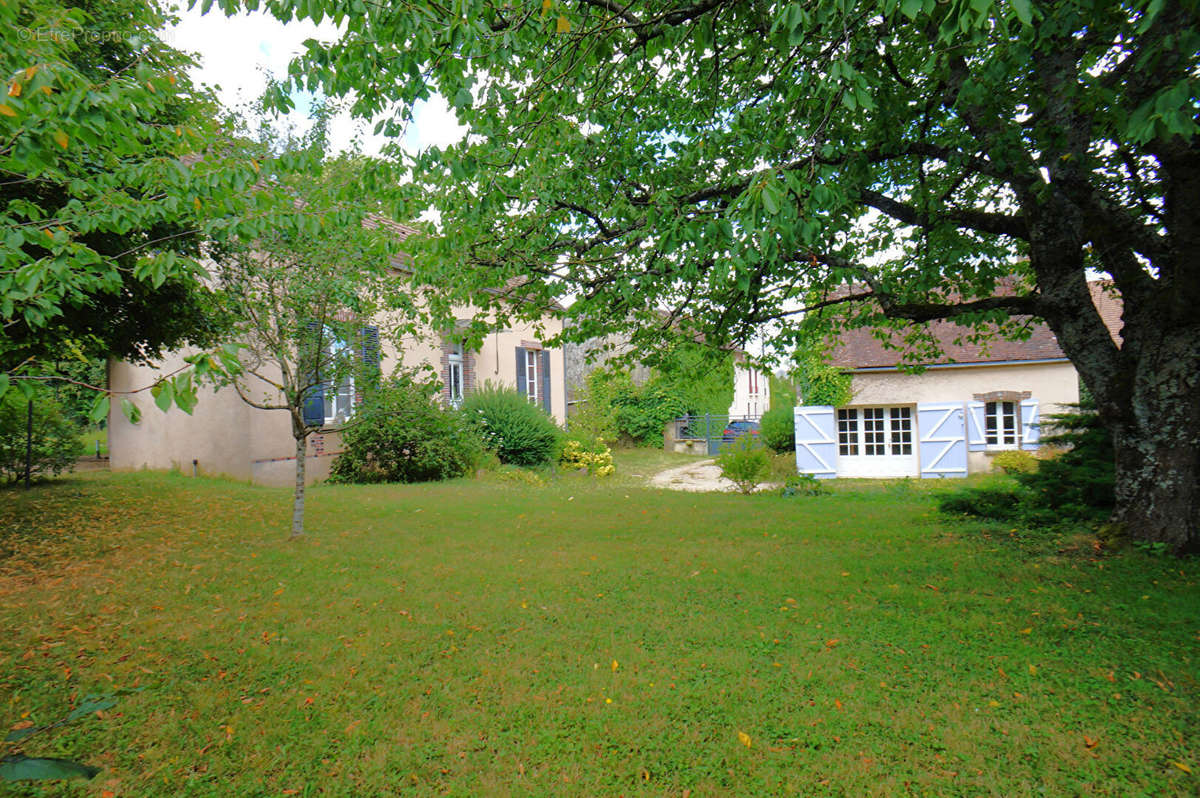 Maison à LA CELLE-SAINT-CYR