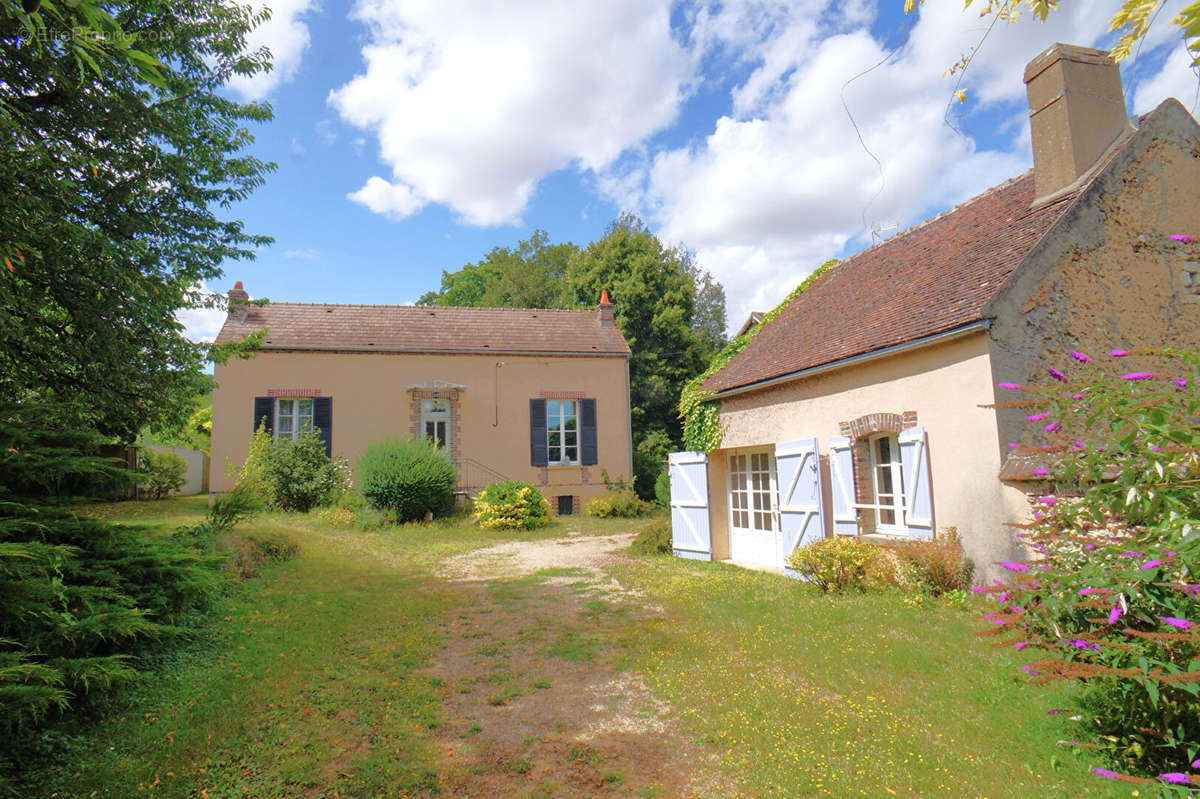 Maison à LA CELLE-SAINT-CYR