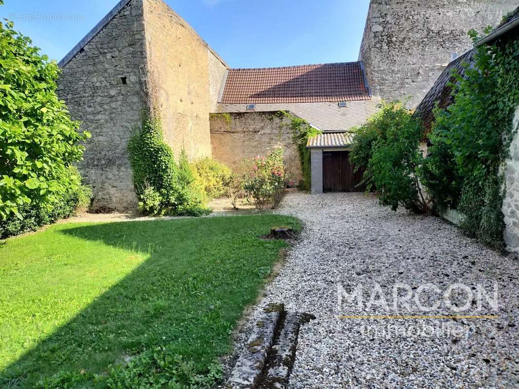 Maison à BENEVENT-L&#039;ABBAYE