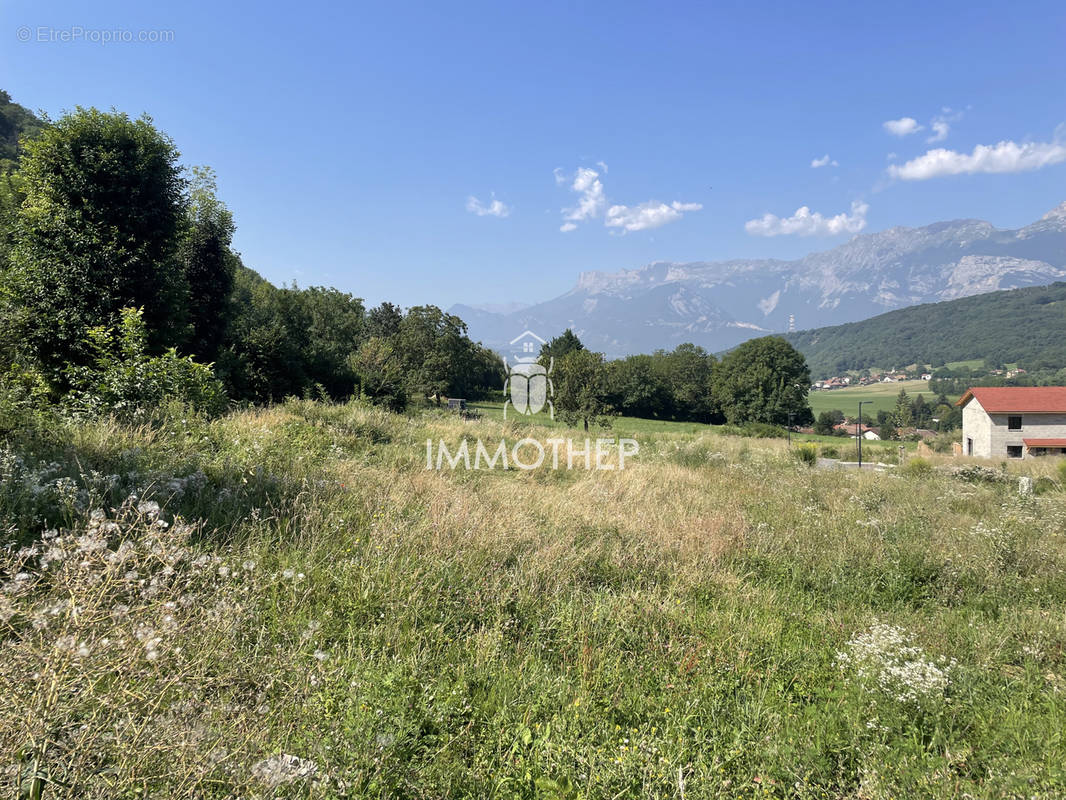 Terrain à JARRIE