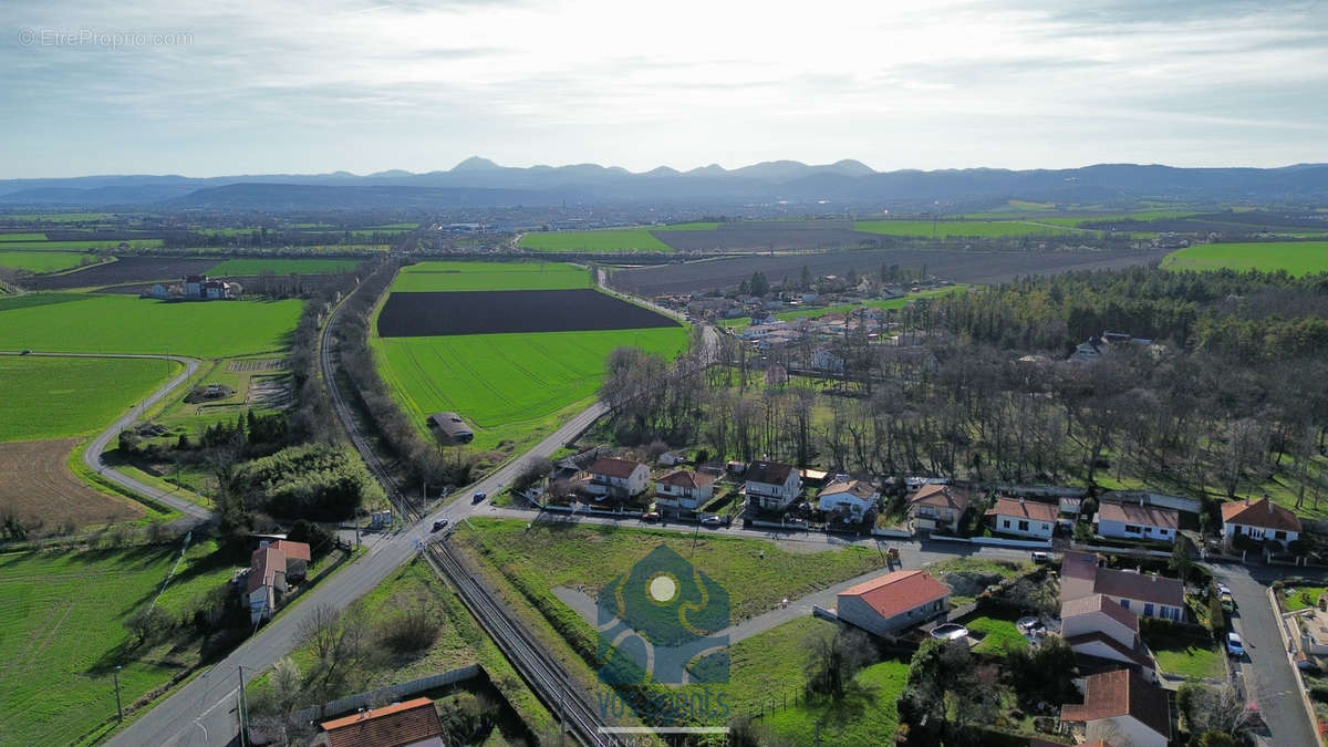 Terrain à PESSAT-VILLENEUVE