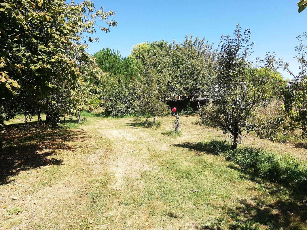 Maison à BONNEVILLE-ET-SAINT-AVIT-DE-FUMADIERES