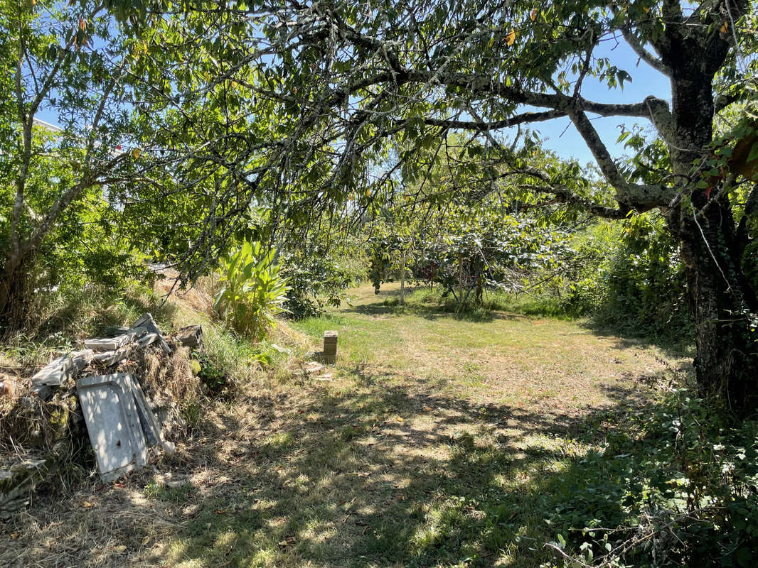 Maison à BONNEVILLE-ET-SAINT-AVIT-DE-FUMADIERES