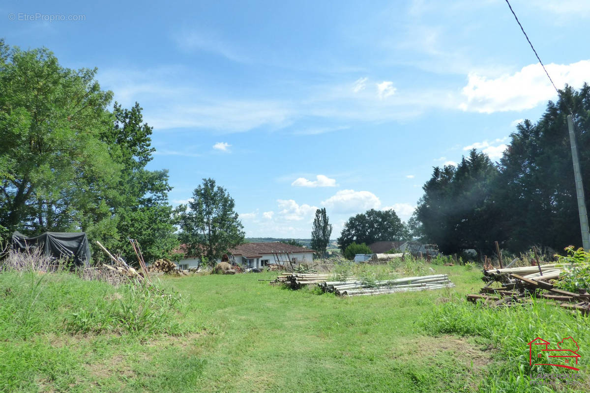 Terrain à CAUZAC