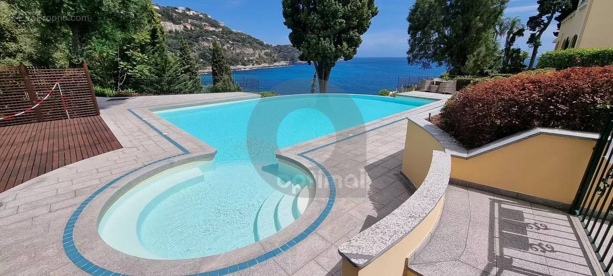 Appartement à ROQUEBRUNE-CAP-MARTIN